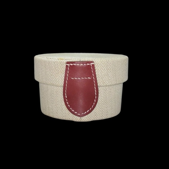 Vintage Hermès Round Jewelry / Watch / Accessory Box | Fabric & Leather - Picture 5 of 12